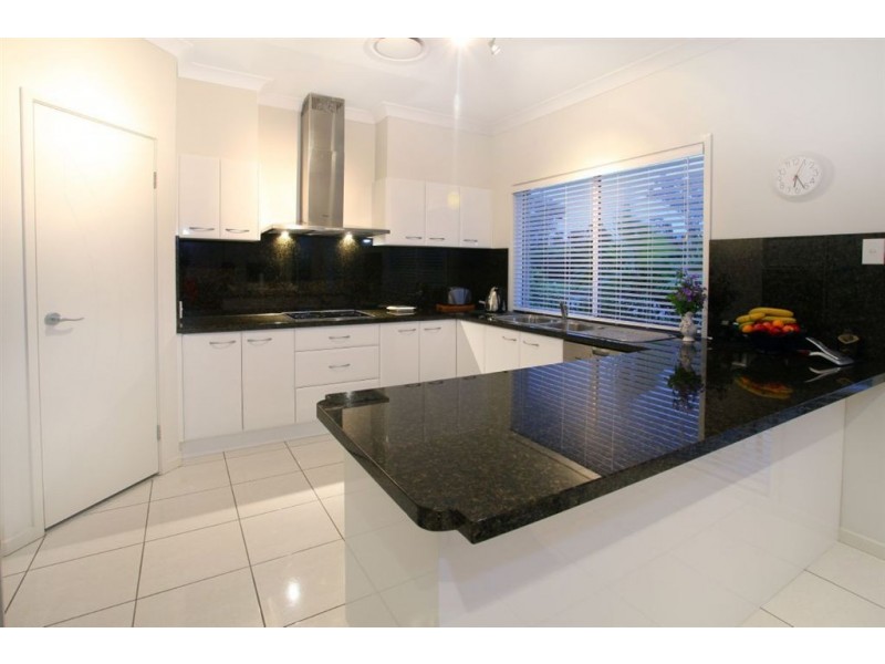 . Valetta Crescent, Varsity Lakes QLD 4227