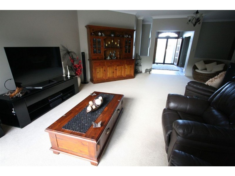 35 Palma Crescent, Varsity Lakes QLD 4227