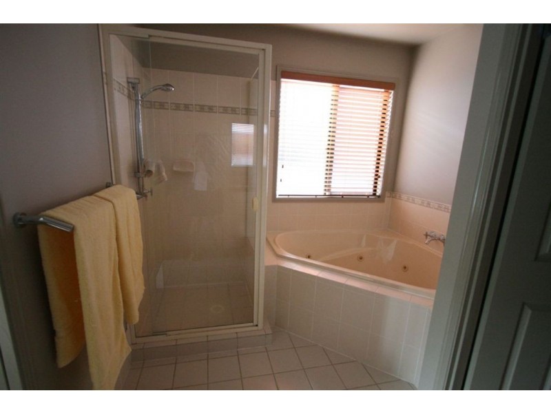 35 Palma Crescent, Varsity Lakes QLD 4227