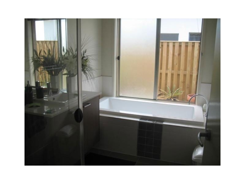 . Heatherdale Dr, Upper Coomera QLD 4209