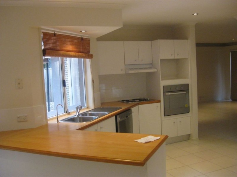 27 Manly Dr, Robina QLD 4226