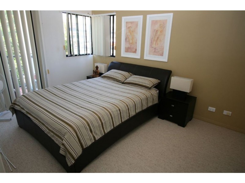 8/25 Commerce Dr, Robina QLD 4226