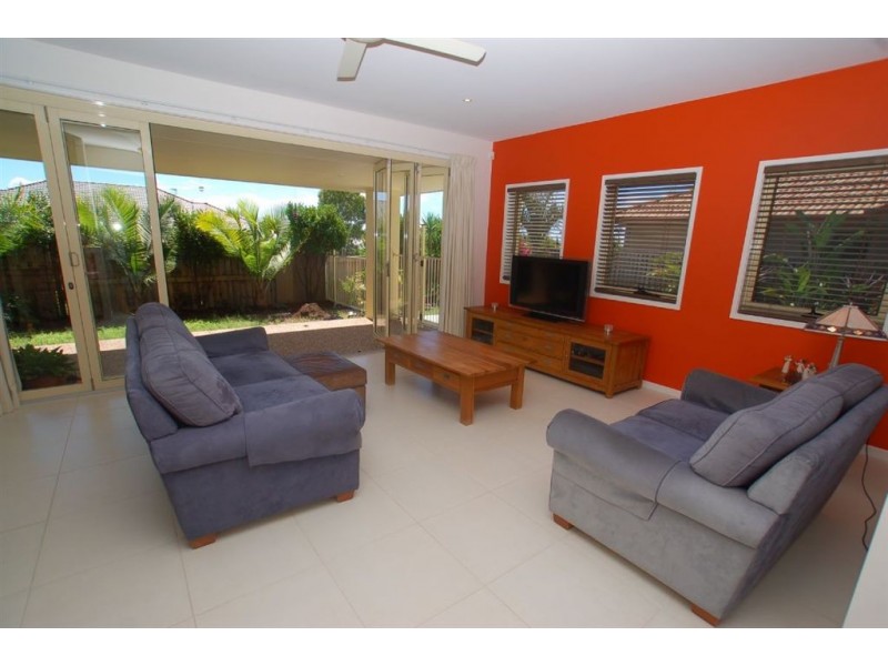 25 Gerona Cct, Varsity Lakes QLD 4227