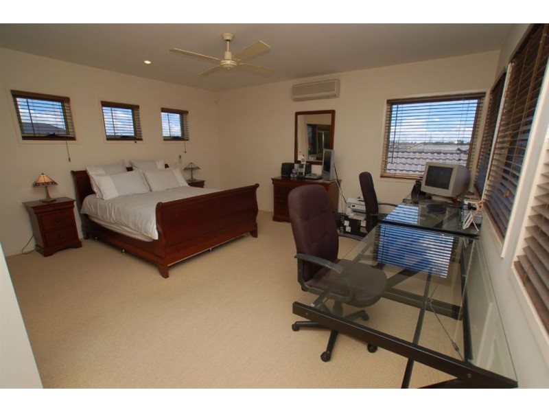 25 Gerona Cct, Varsity Lakes QLD 4227