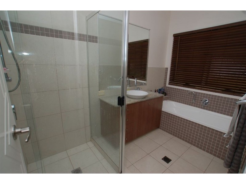 25 Gerona Cct, Varsity Lakes QLD 4227