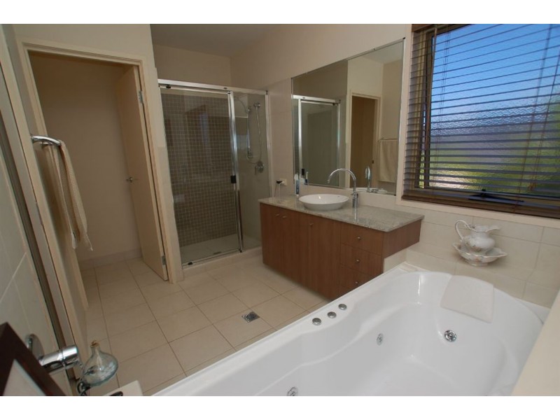 25 Gerona Cct, Varsity Lakes QLD 4227