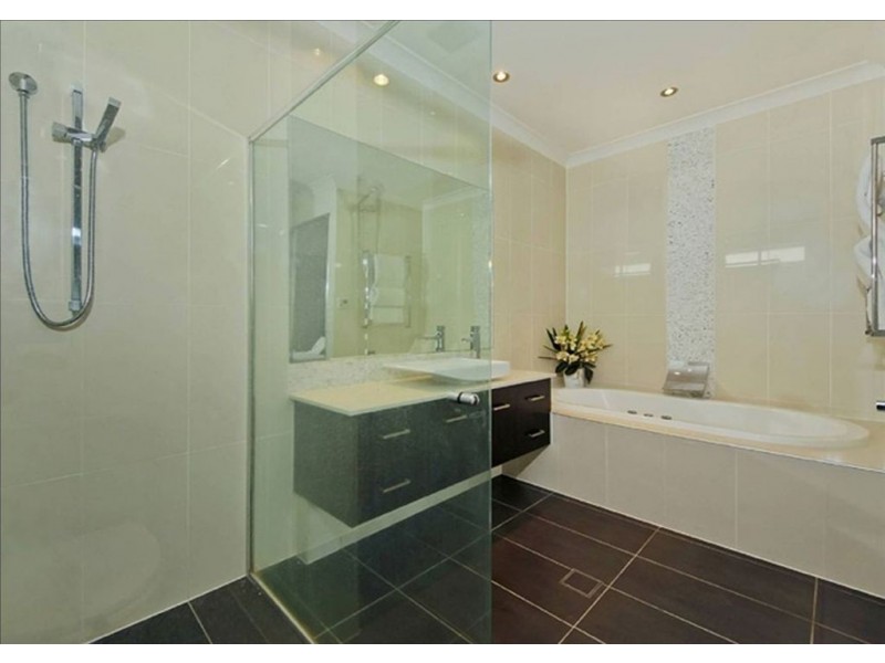 17 Castello Cct, Varsity Lakes QLD 4227