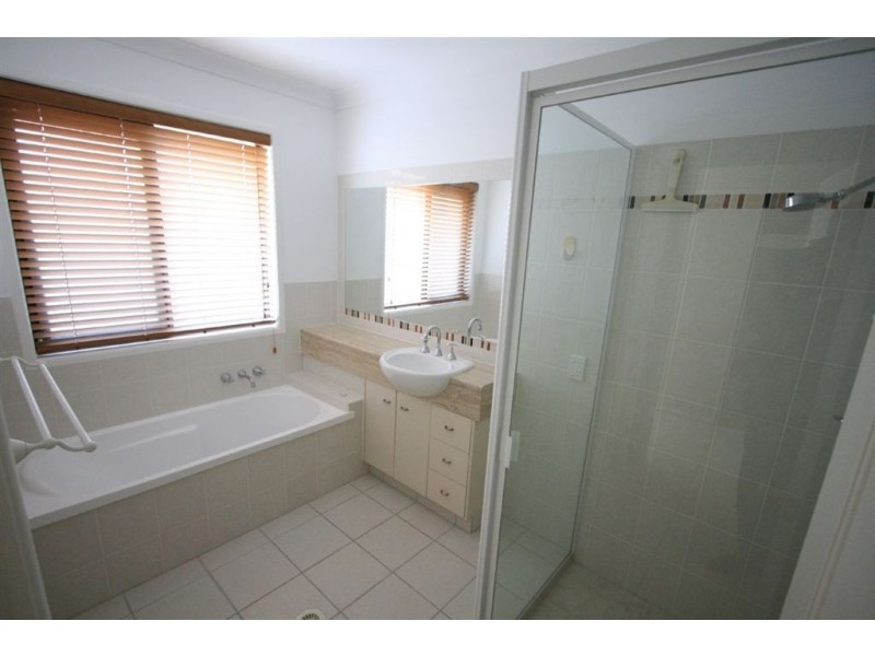 4 Ellis Dr, Mudgeeraba QLD 4213