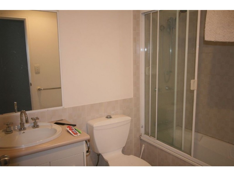 2/4 Lowood Crt, Varsity Lakes QLD 4227