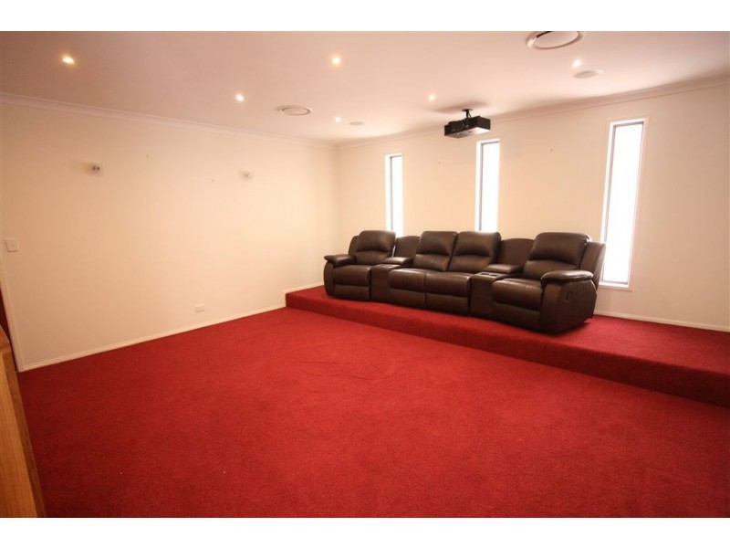 19 Newport Dr, Robina QLD 4226