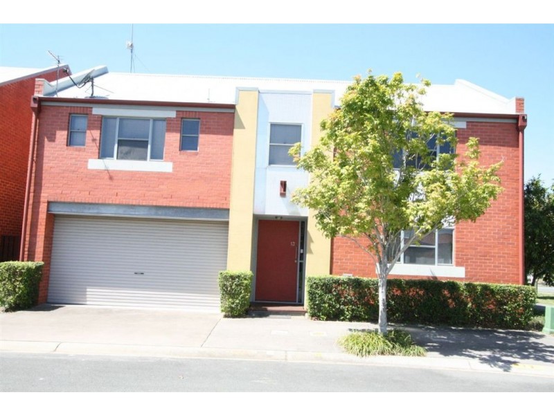 13 Shorehaven Place, Varsity Lakes QLD 4227