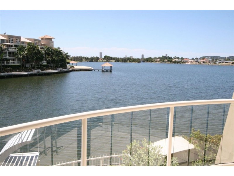 41 Watts Dr, Varsity Lakes QLD 4227