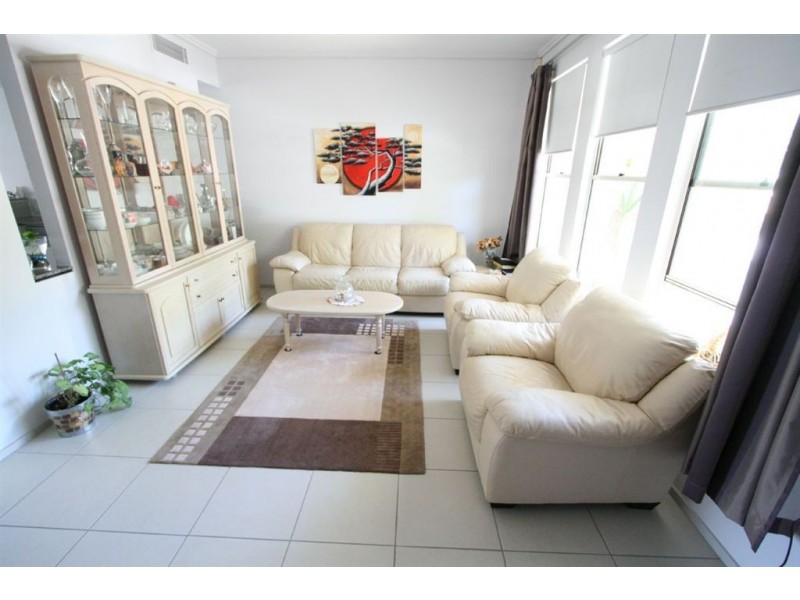 41 Watts Dr, Varsity Lakes QLD 4227