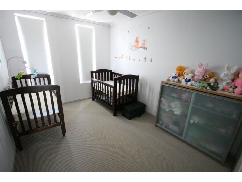 41 Watts Dr, Varsity Lakes QLD 4227