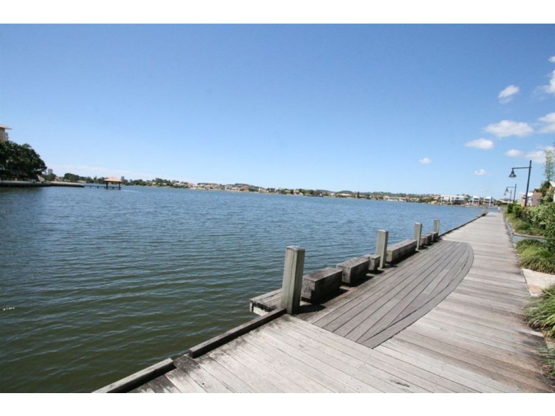 41 Watts Dr, Varsity Lakes QLD 4227