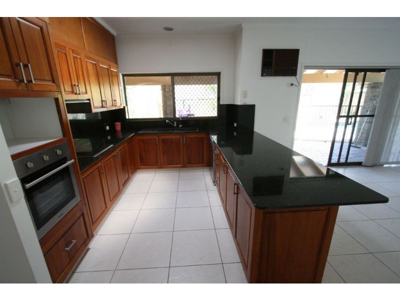 8 Northwood Cct, Robina QLD 4226