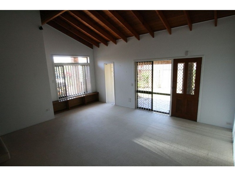 8 Northwood Cct, Robina QLD 4226