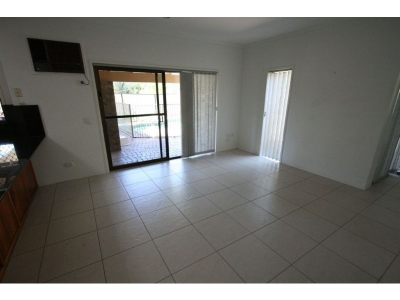 8 Northwood Cct, Robina QLD 4226