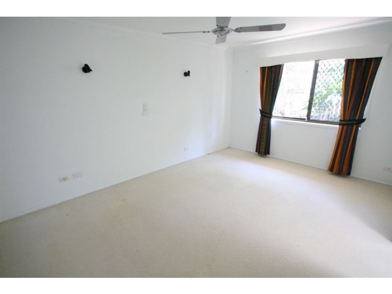 8 Northwood Cct, Robina QLD 4226