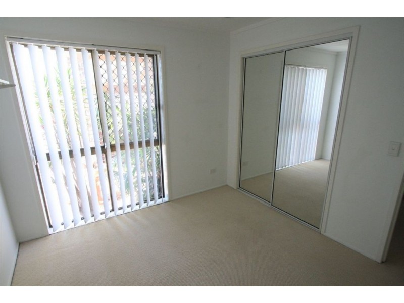 8 Northwood Cct, Robina QLD 4226