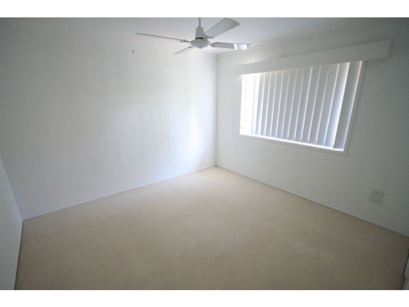 8 Northwood Cct, Robina QLD 4226