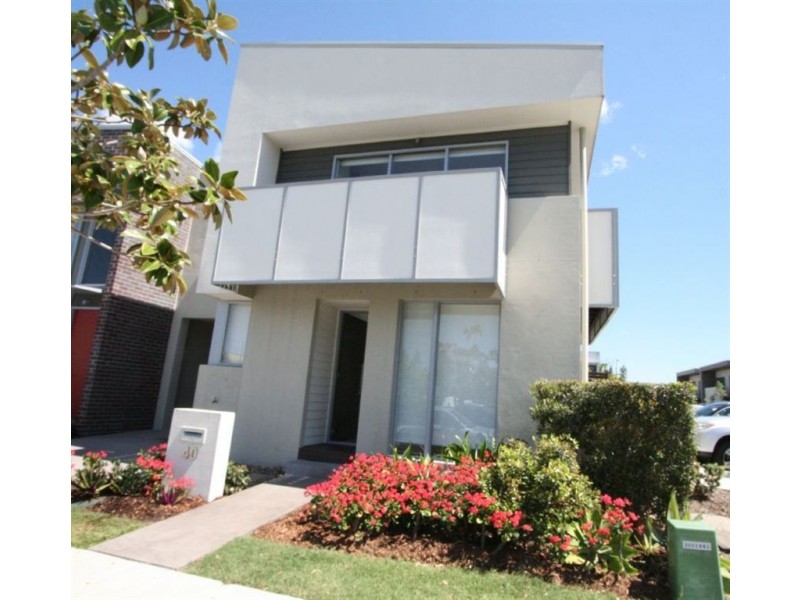 40 Lakefront Cr, Varsity Lakes QLD 4227