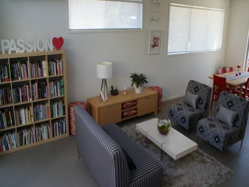 40 Lakefront Cr, Varsity Lakes QLD 4227