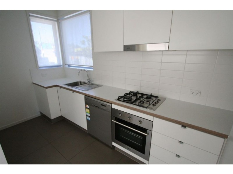 40 Lakefront Cr, Varsity Lakes QLD 4227