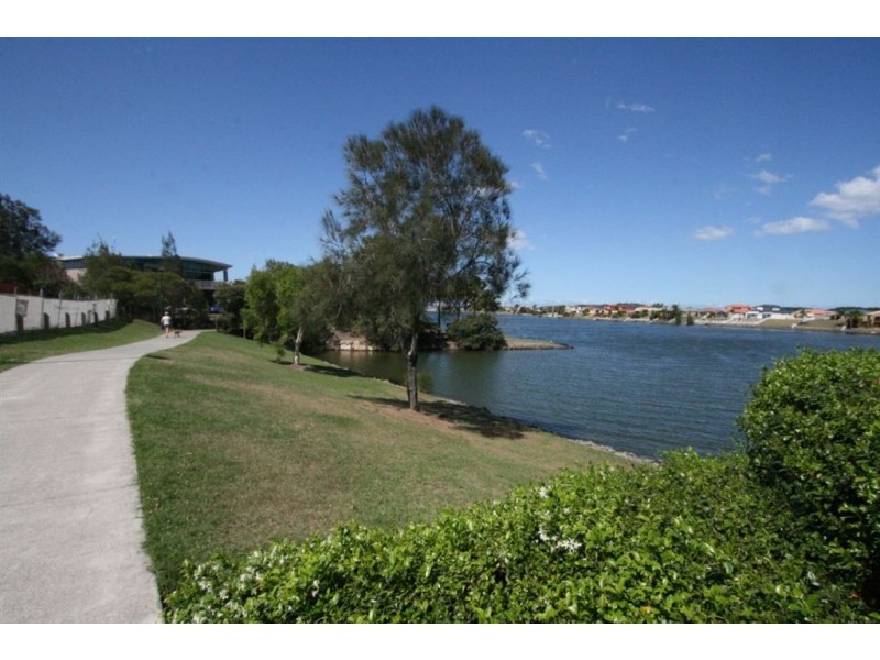 40 Lakefront Cr, Varsity Lakes QLD 4227