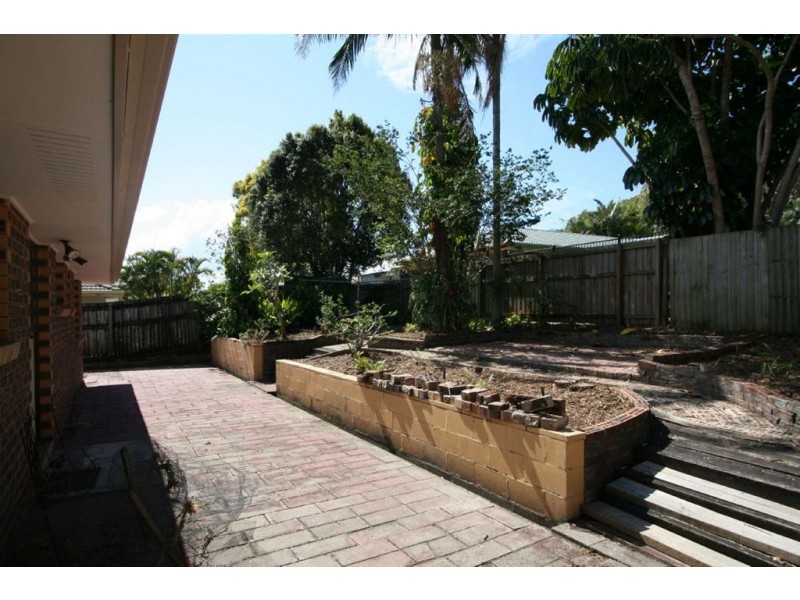 9 Pipit Pde, Burleigh Waters QLD 4220