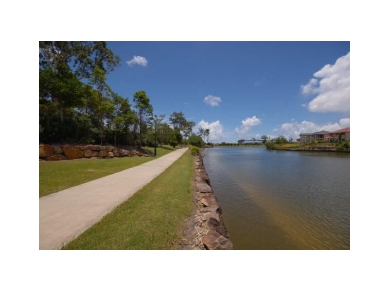 8 Grenada Ct, Varsity Lakes QLD 4227