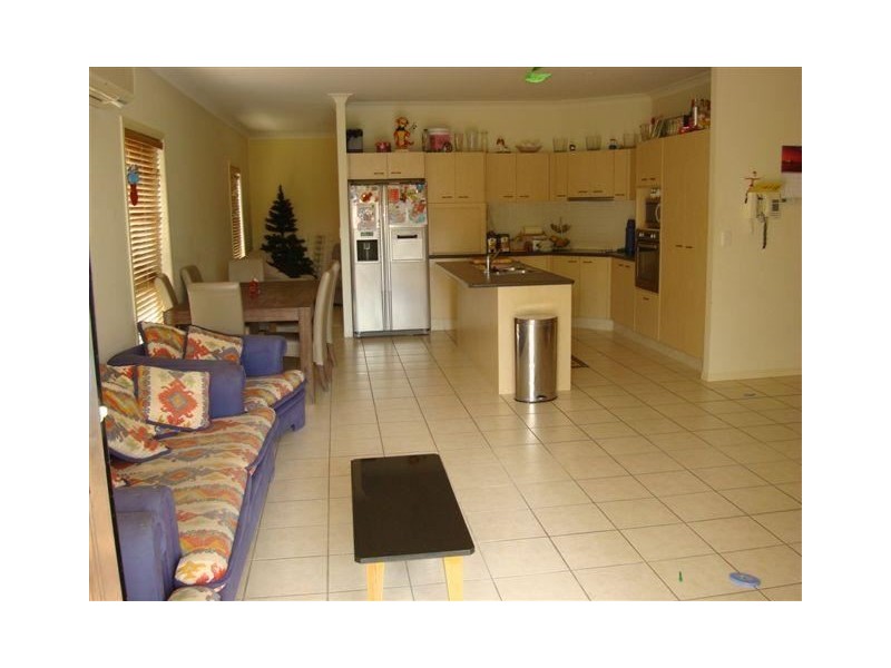 8 Grenada Ct, Varsity Lakes QLD 4227