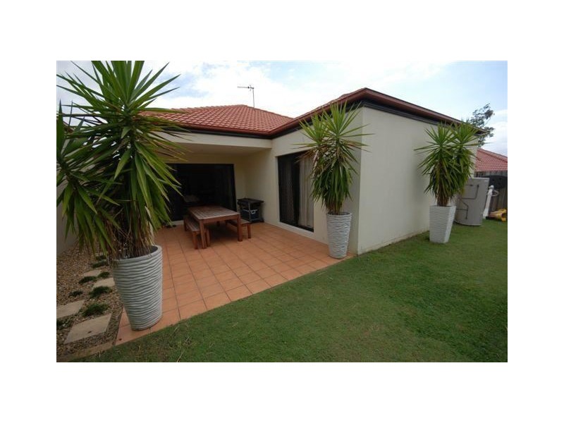 8 Grenada Ct, Varsity Lakes QLD 4227