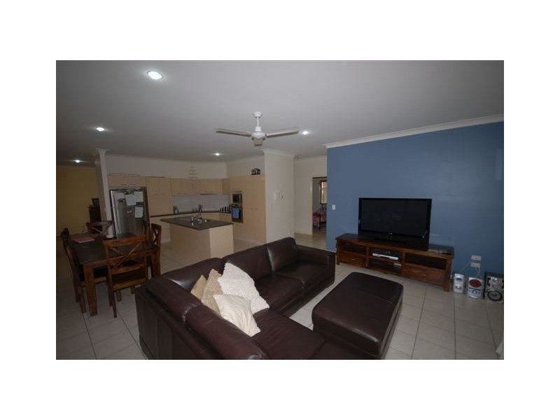 8 Grenada Ct, Varsity Lakes QLD 4227