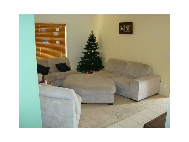 8 Grenada Ct, Varsity Lakes QLD 4227