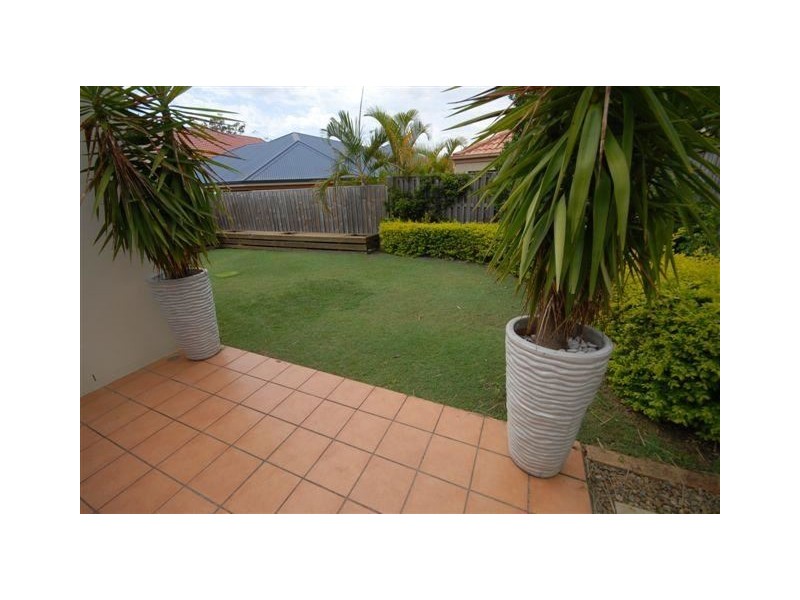 8 Grenada Ct, Varsity Lakes QLD 4227