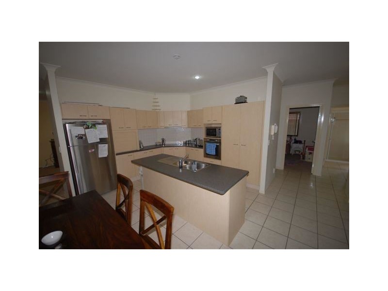 8 Grenada Ct, Varsity Lakes QLD 4227