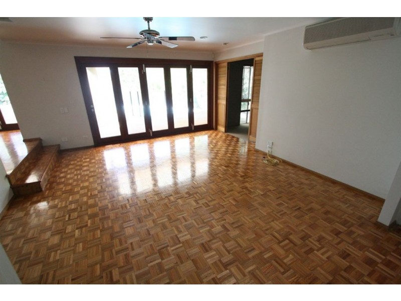7 Banff Ct, Robina QLD 4226