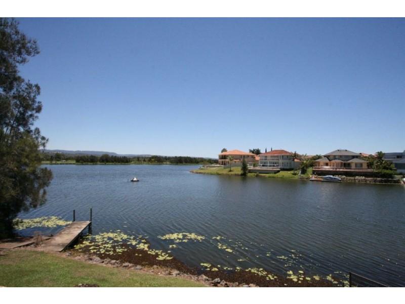9 Sternway Pl, Clear Island Waters QLD 4226
