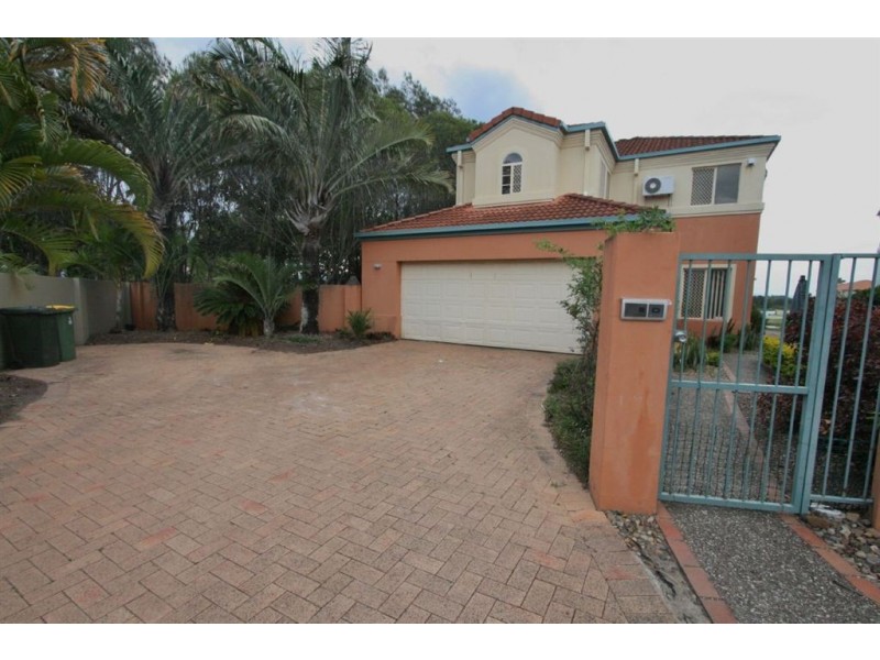 9 Sternway Pl, Clear Island Waters QLD 4226