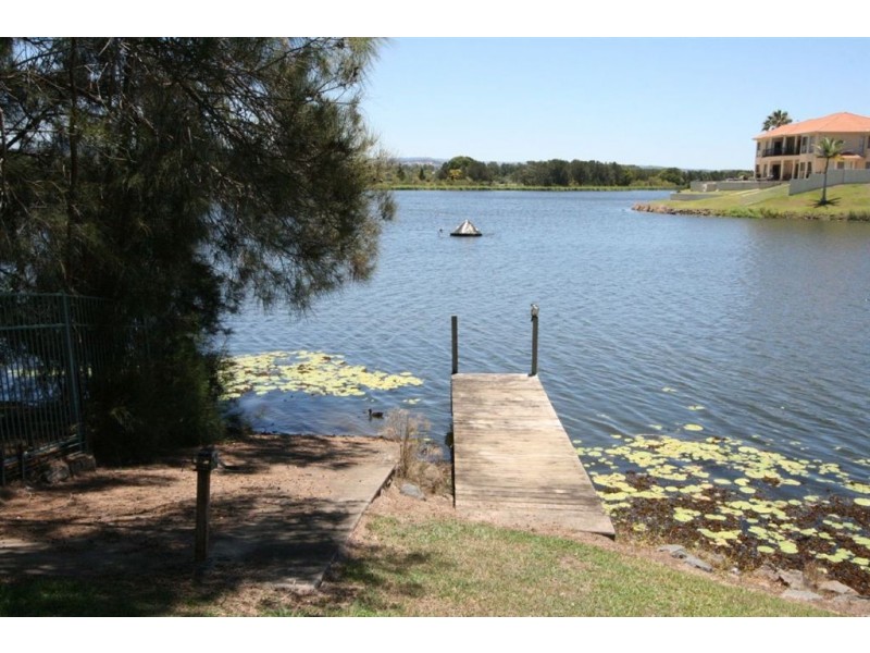 9 Sternway Pl, Clear Island Waters QLD 4226