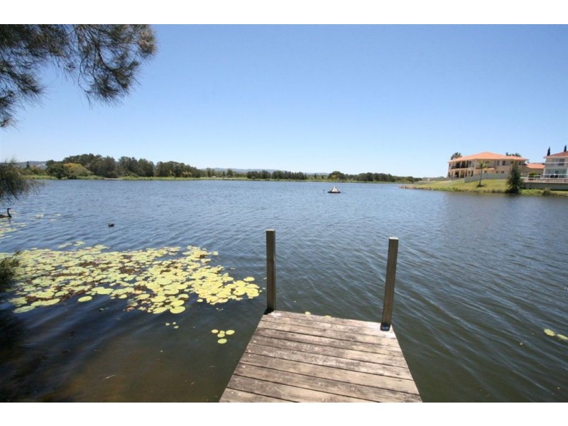 9 Sternway Pl, Clear Island Waters QLD 4226