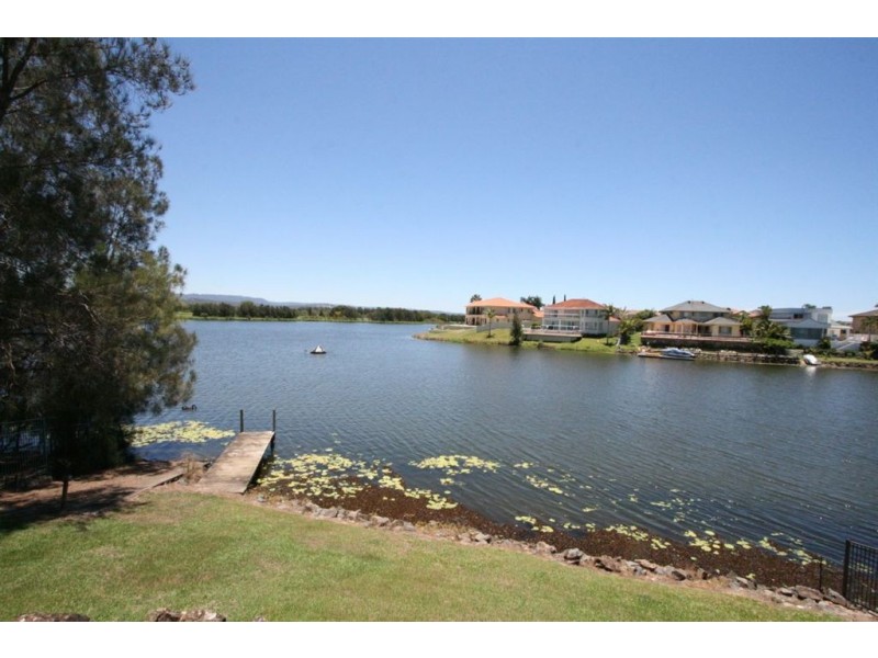 9 Sternway Pl, Clear Island Waters QLD 4226