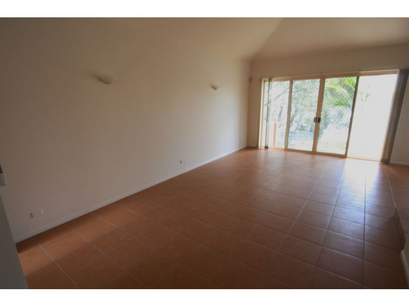 9 Sternway Pl, Clear Island Waters QLD 4226