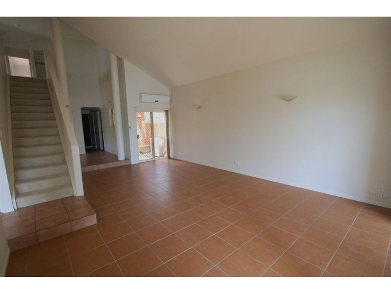 9 Sternway Pl, Clear Island Waters QLD 4226