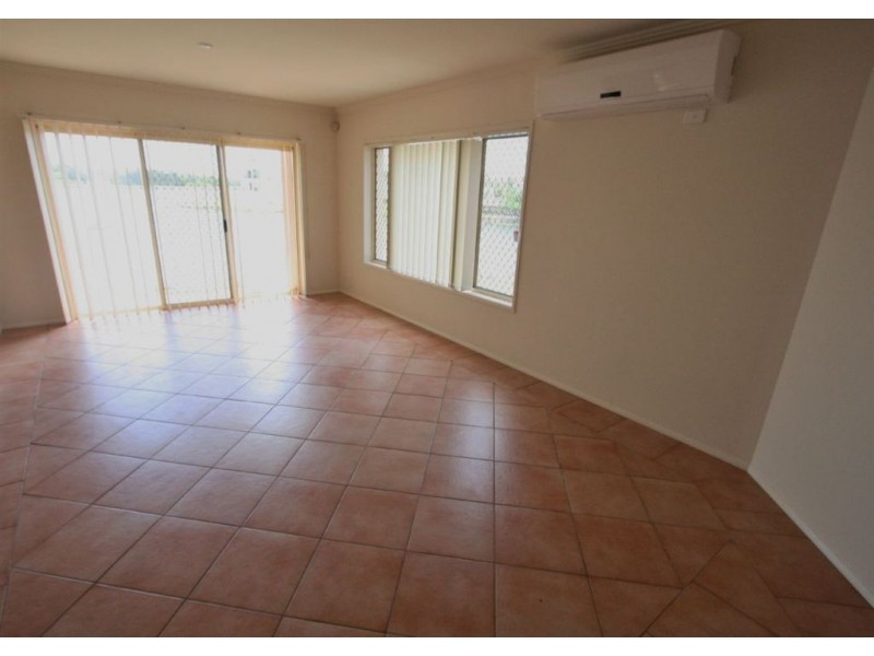9 Sternway Pl, Clear Island Waters QLD 4226