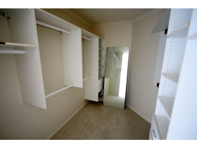 9 Sternway Pl, Clear Island Waters QLD 4226