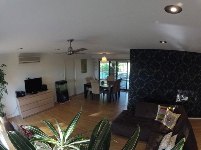 10 Keppel Crt, Mermaid Waters QLD 4218