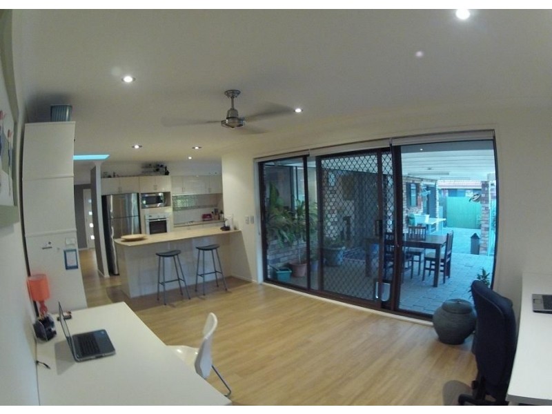 10 Keppel Crt, Mermaid Waters QLD 4218