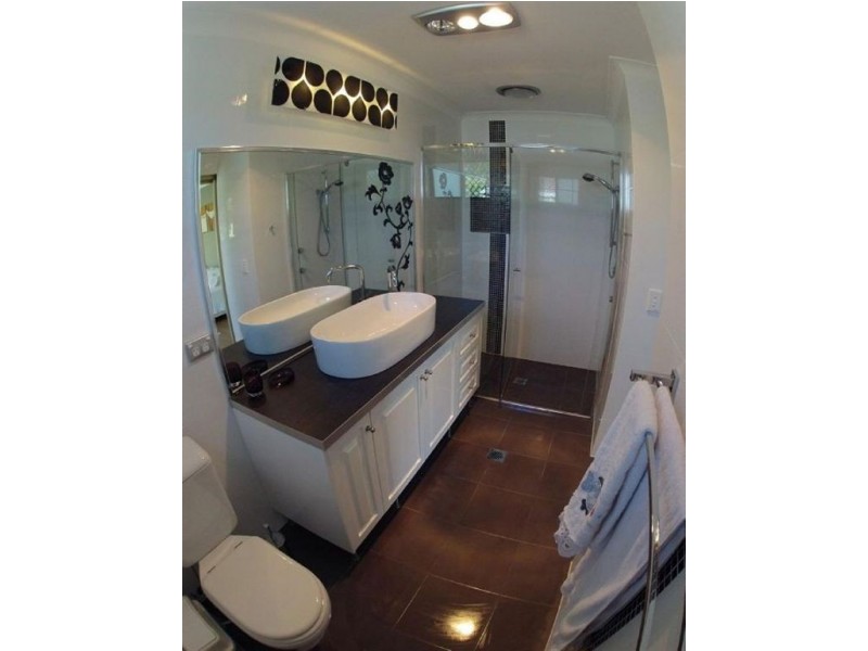 10 Keppel Crt, Mermaid Waters QLD 4218